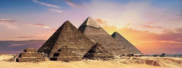 פירמידות - לא רק במצרים